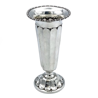 Lot 194 - A George V silver spill vase by Martin Hall &...