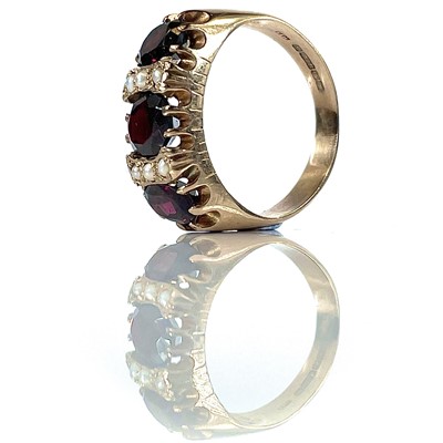 Lot 83 - A 1970's 9ct hallmarked garnet and seed pearl...