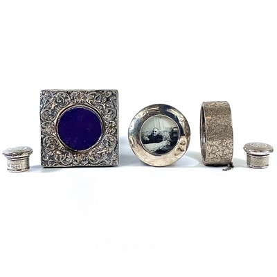 Lot 120 - An Edwardian embossed silver mounted small...