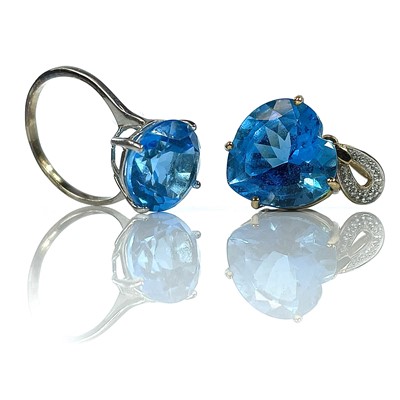 Lot 147 - A 9ct blue topaz dress ring, measuring 6ct...