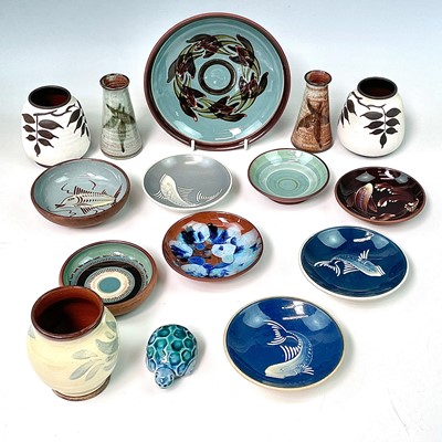 Lot 981 - A collection of Lamorna pottery, comprising a...