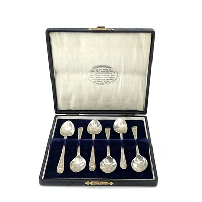 Lot 117 - An Edwardian cased set of six silver teaspoons...