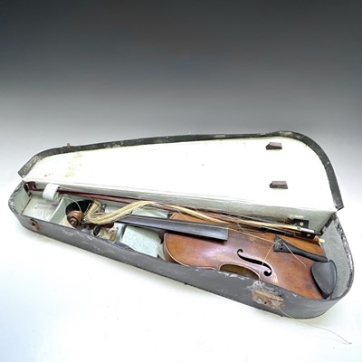 Lot 186 - A German violin, with single piece fiddle back,...