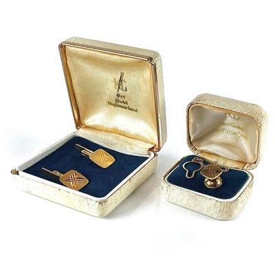 Lot 225 - A pair of 1970's 9ct hallmarked gold SWIVLINK...