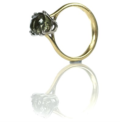 Lot 236 - An 18ct hallmarked gold Alexandrite set ring,...