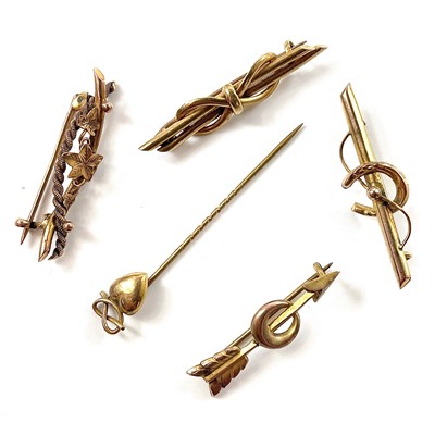 Lot 128 - A 15ct bar brooch, weight 2.7g; together with...