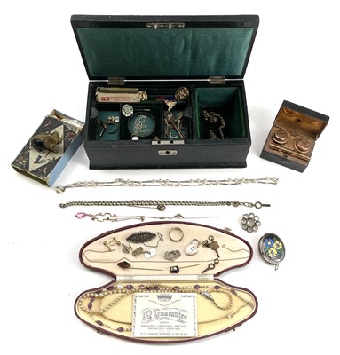Lot 252 - A collection of costume jewellery including a...