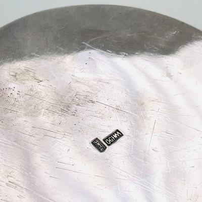 Lot 59 - A Chinese silver box and cover, by Wang Hing &...