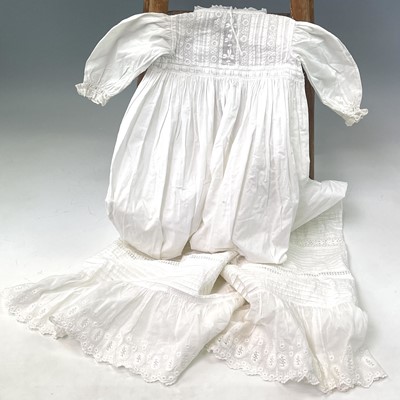 Lot 2807 - A 19th century cotton child's nightgown...