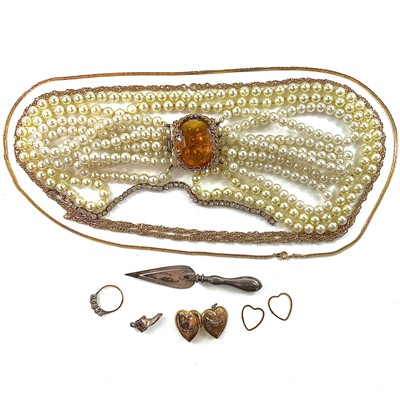 Lot 265 - A selection of costume jewellery including a...
