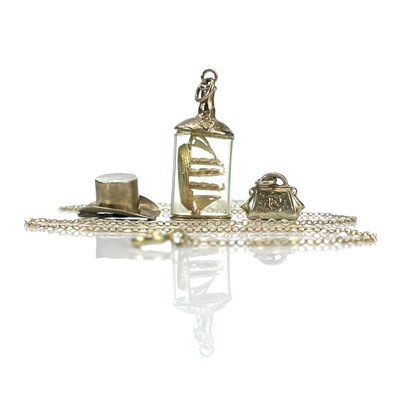 Lot 119 - A 9ct hallmarked gold ship in a bottle charm,...