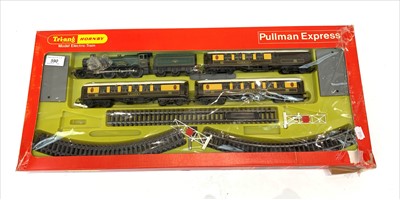 Lot 590 - Triang-Hornby 00 guage boxed train set RS90...