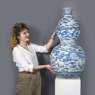 Lot 20 - An enormous Chinese blue and white porcelain...