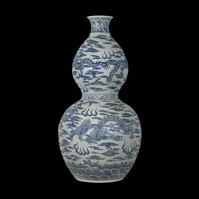 Lot 20 - An enormous Chinese blue and white porcelain...