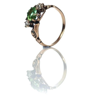 Lot 14 - A gold diamond and green tourmaline three...