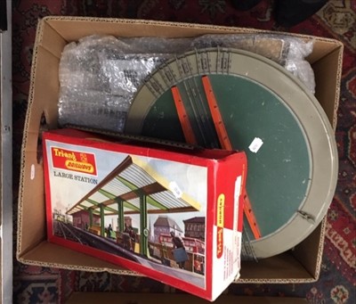 Lot 593 - Hornby/Triang-Hornby 00 guage, a large...