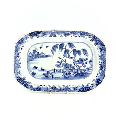 Lot 124 - A Chinese export porcelain blue and white meat...