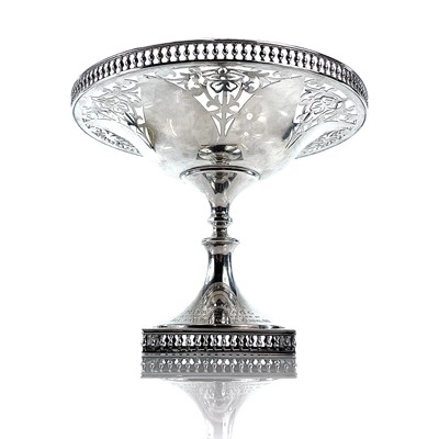 Lot 168 - A George V silver pedestal bonbon dish by...