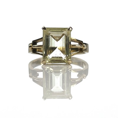 Lot 162 - A 14ct chrysoberyl set ring, the rectangular...
