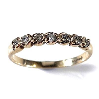 Lot 123 - A 9ct hallmarked gold diamond set seven stone...