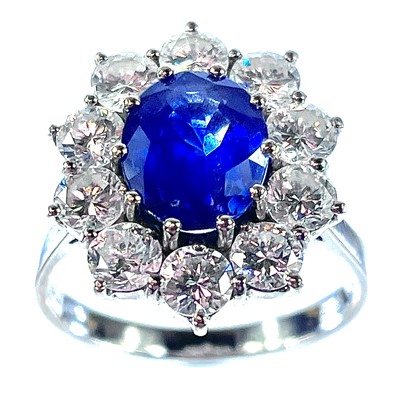 Lot 136 - A good 18ct white gold diamond and corn flower...