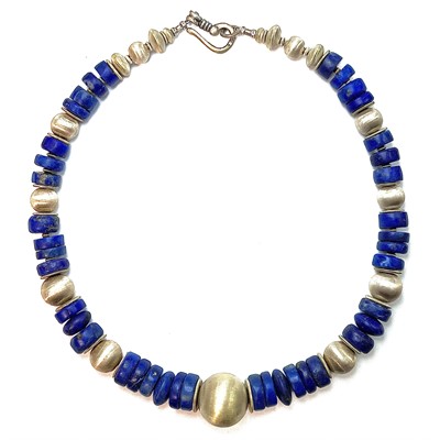 Lot 283 - A contemporary lapis lazuli and silver bead...