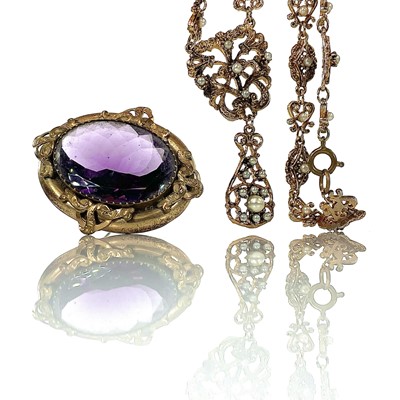 Lot 286 - A Victorian pinchbeck paste set brooch, width...