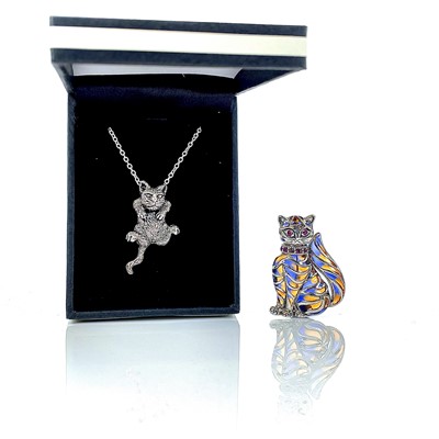 Lot 243 - A 925 silver cat articulated pendant necklace...