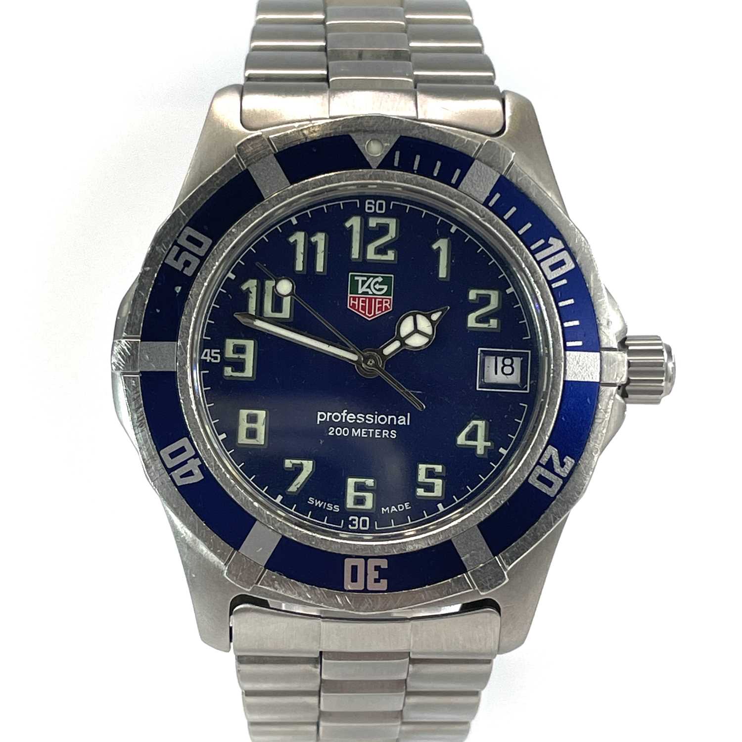 Lot 414 - A Tag Heuer Professional 200 Meters quartz