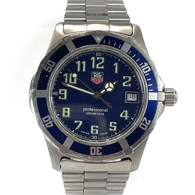 Lot 414 - A Tag Heuer Professional 200 Meters quartz...
