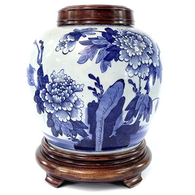Lot 55 - A Chinese blue and white porcelain jar, 19th...