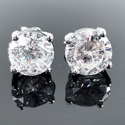 Lot 84 - A good pair of platinum and diamond single...