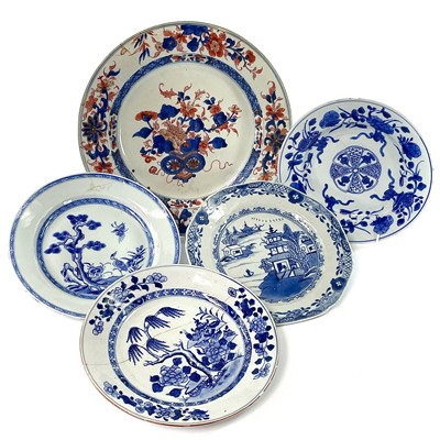 Lot 153 - A Chinese Imari charger, 18th century,...