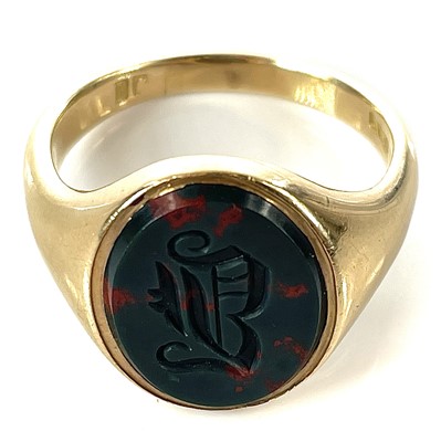 Lot 9 - An 18ct gold (tested) signet ring set with a...