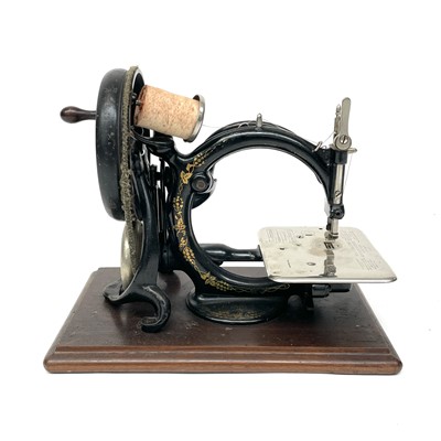 Lot 7 - A Willcox and Gibbs 'Silent' sewing machine,...