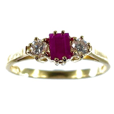 Lot 125 - An 18ct gold ruby and diamond three stone ring,...