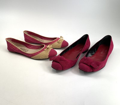 Lot 303 - A pair of Valentino Garavani pink suede pumps,...