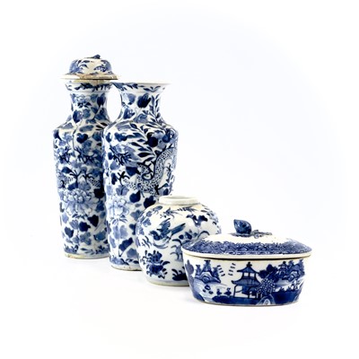 Lot 178 - A pair of Chinese blue and white porcelain...