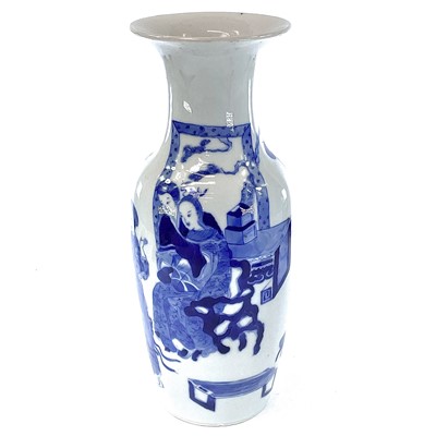 Lot 78 - A Chinese blue and white porcelain vase, late...