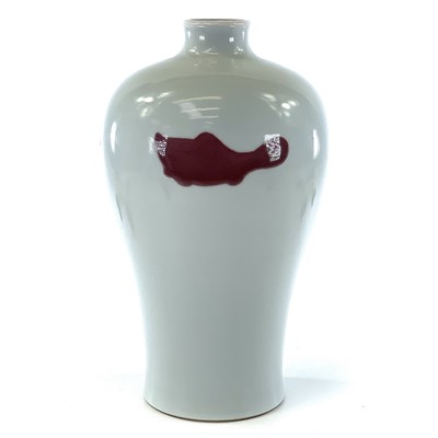 Lot 189 - A Chinese porcelain meiping, 20th century,...