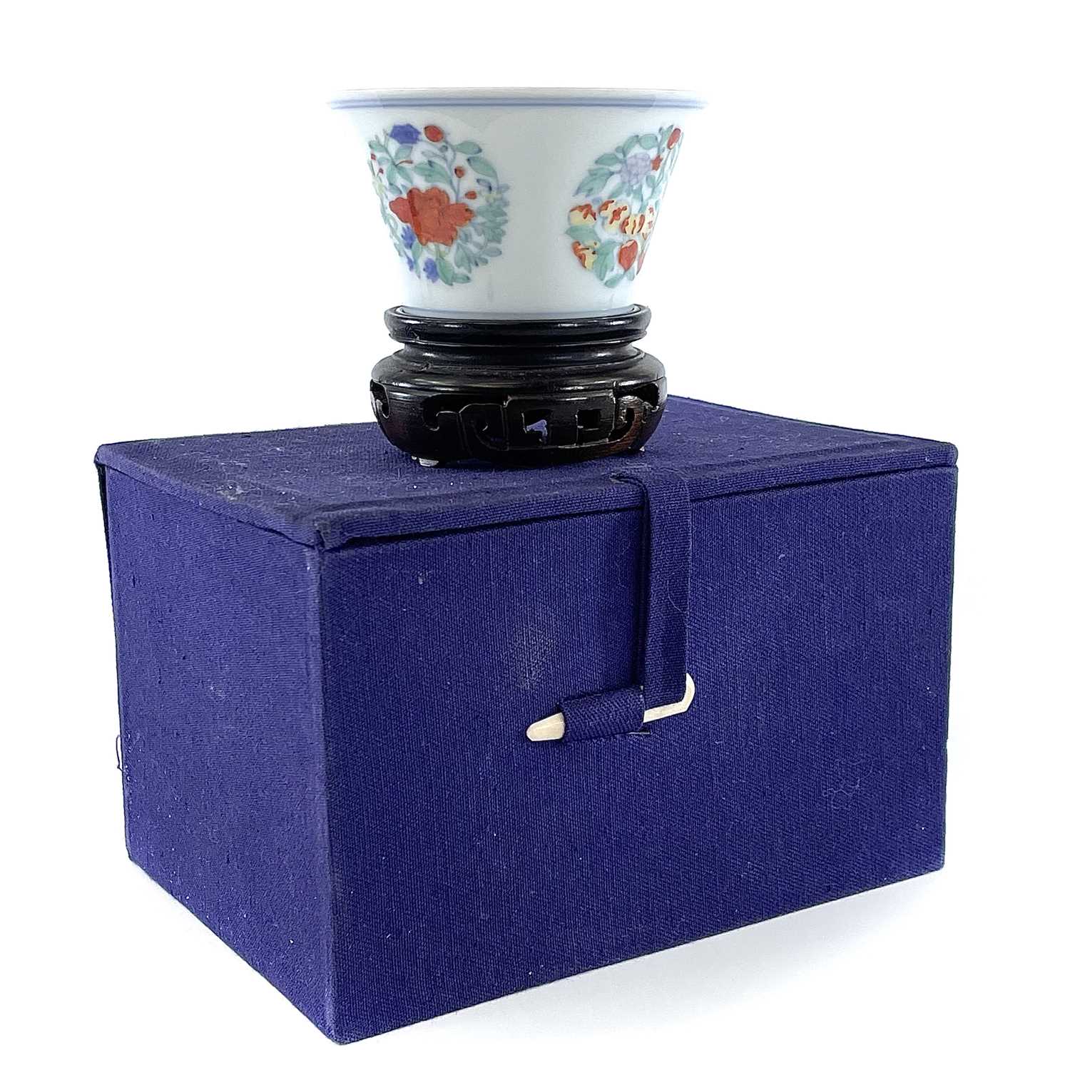 Lot 216 - A Chinese doucai porcelain cup, Qing Dynasty,...