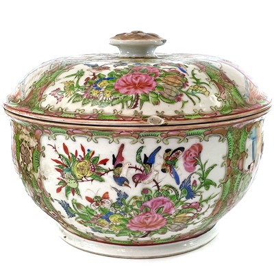 Lot 225 - A Chinese Canton circular porcelain tureen,...