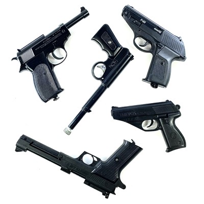 Lot 87 - A Gamo P.23 air pistol, boxed, a Gat gun, a...