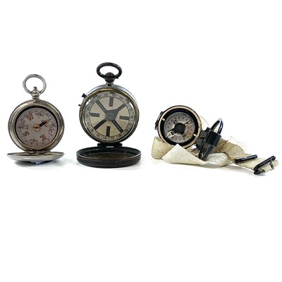 Lot 174 - A WWI brass compass by J. Lizar Glasgow,...