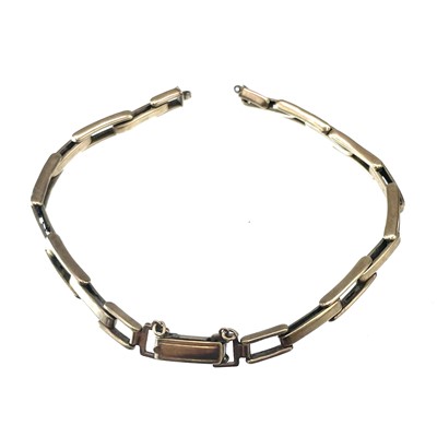 Lot 52 - A 9ct hallmarked gold expanding watch bracelet.