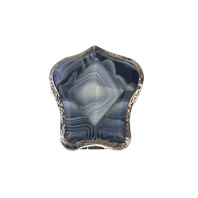 Lot 206 - A Victorian Scottish gold and Montrose agate lapel clip.