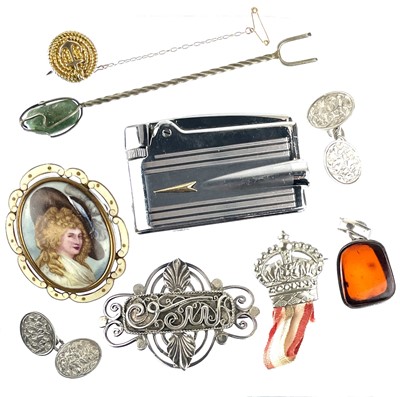 Lot 219 - A pair of silver foliate engraved cufflinks, a silver brooch, silver and amber pendant etc.