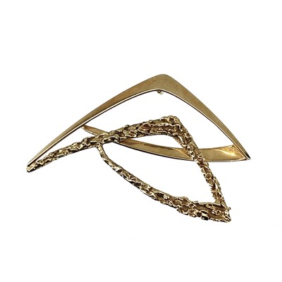 Lot 182 - A 14ct gold abstract brooch.