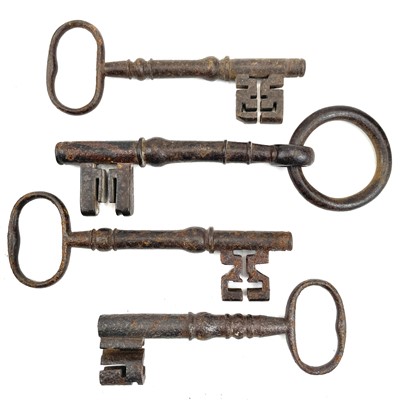 Lot 32 - An 18th century iron key, with integral...