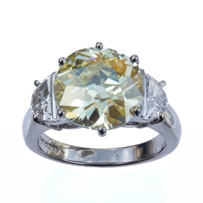 Lot 9 - An impressive 4.80ct V S2 fancy light yellow diamond solitaire ring.